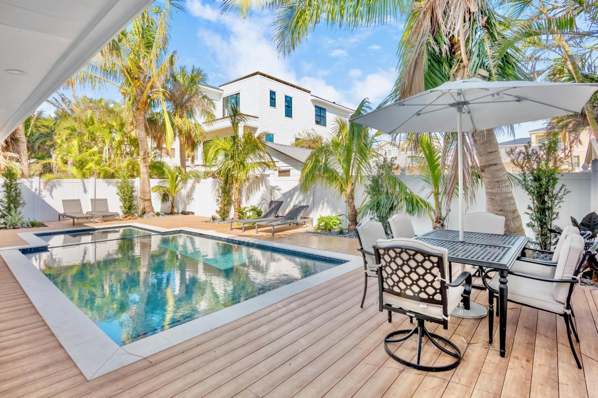 Captain'S Quarters At Anna Maria Island Inn Bradenton Beach Exterior photo