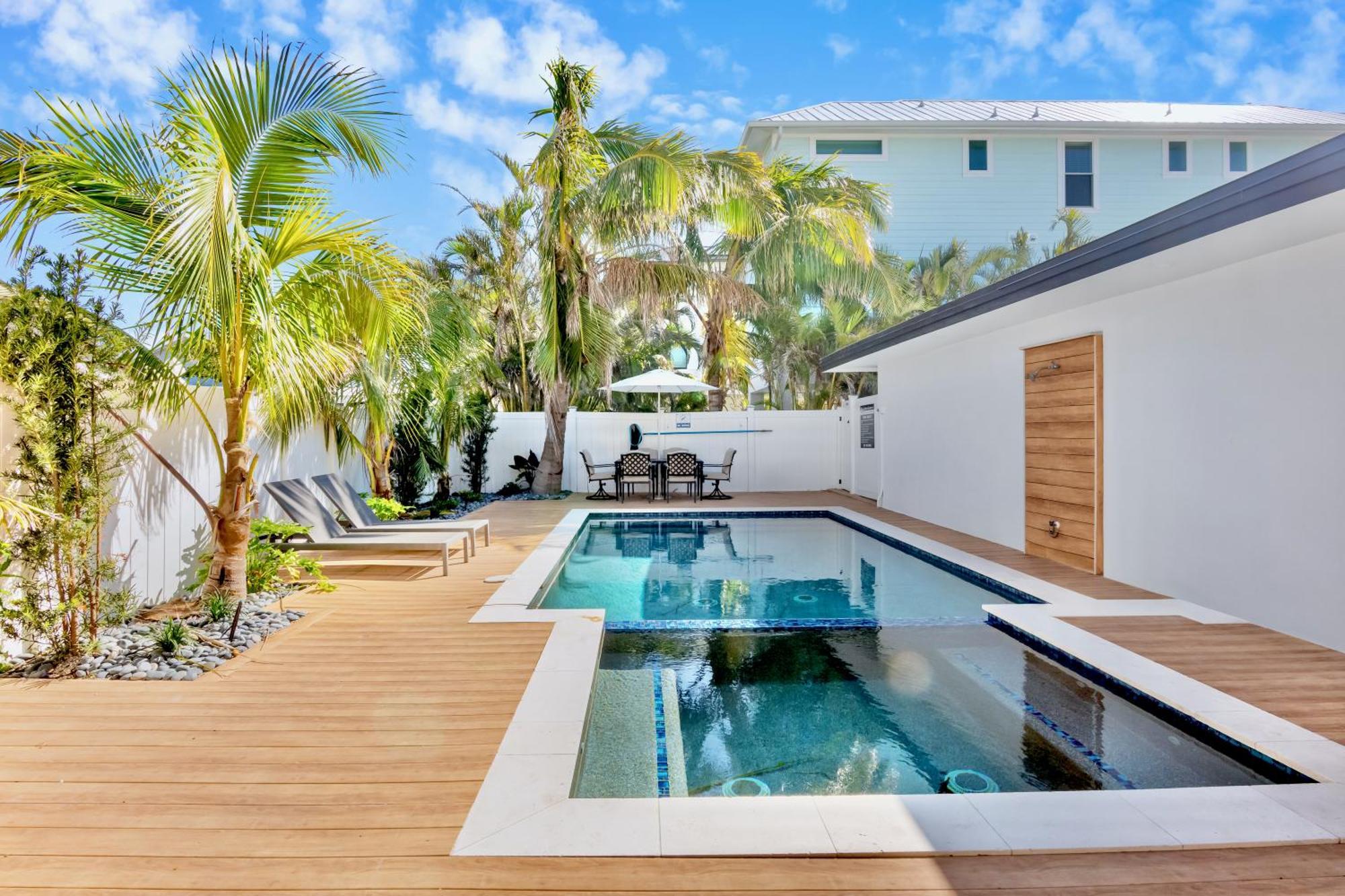 Captain'S Quarters At Anna Maria Island Inn Bradenton Beach Exterior photo