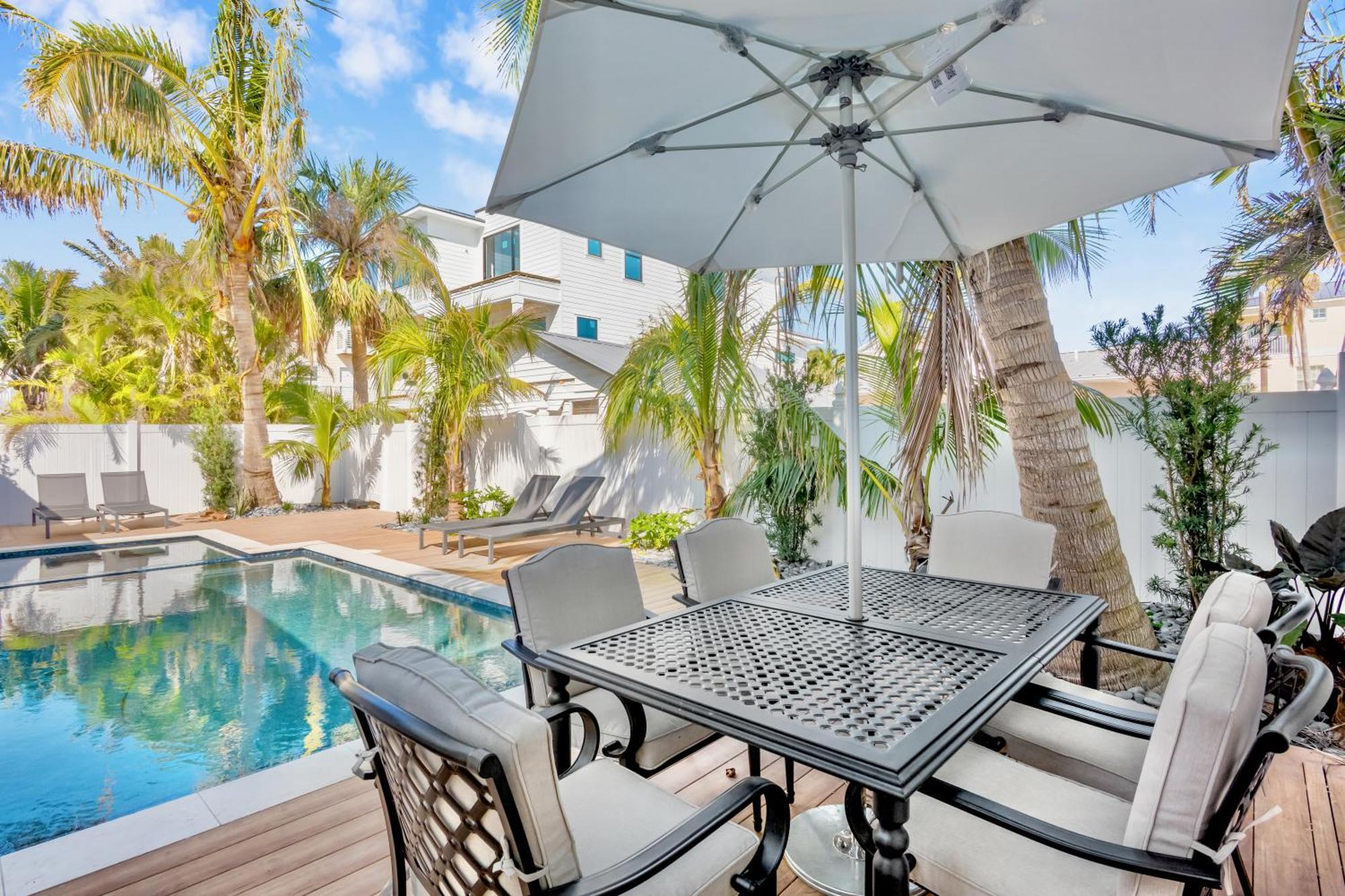 Captain'S Quarters At Anna Maria Island Inn Bradenton Beach Exterior photo